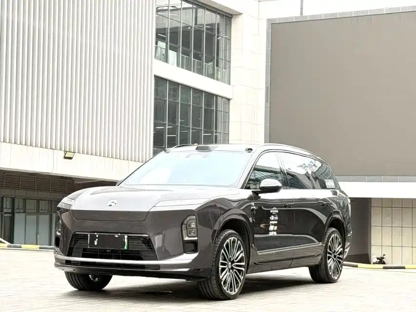 NIO ES8 2025