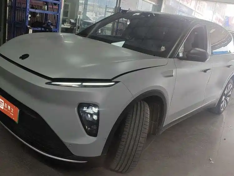 NIO ES8 2024