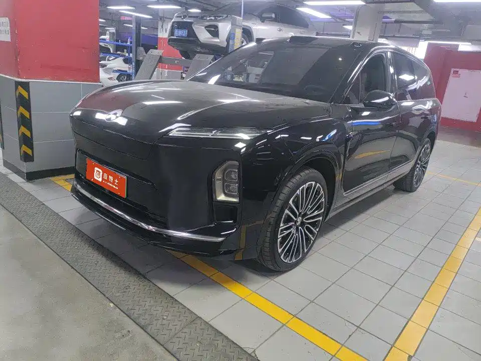 NIO ES8 2025