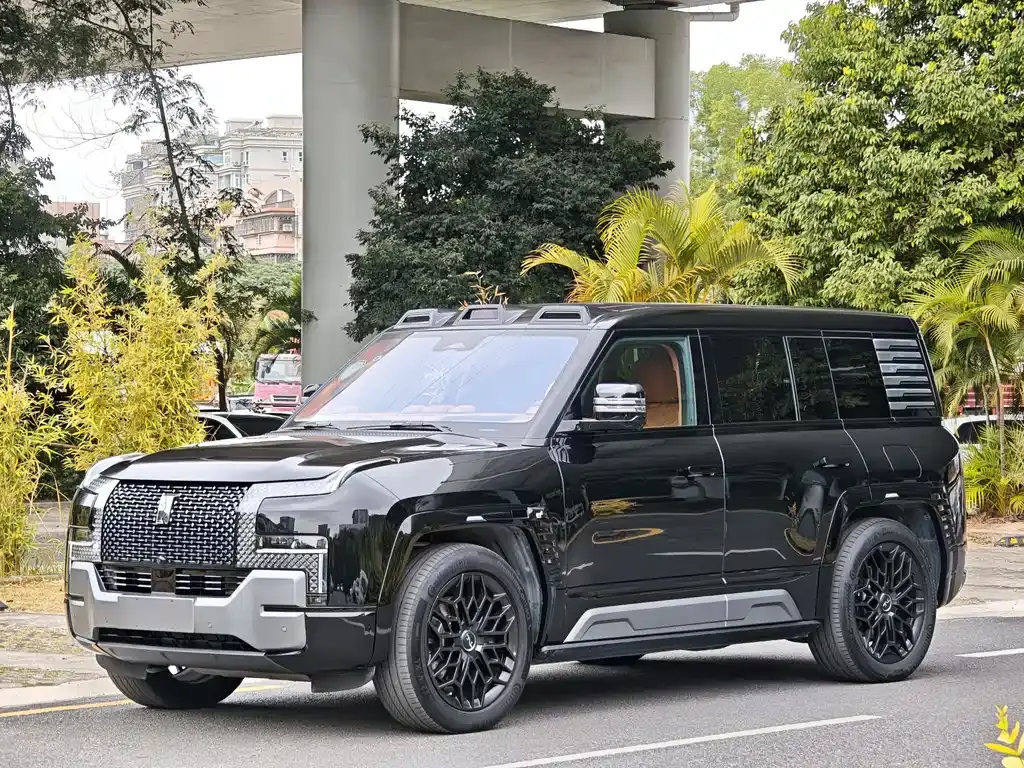 Looking up at U8 2023 Deluxe Edition