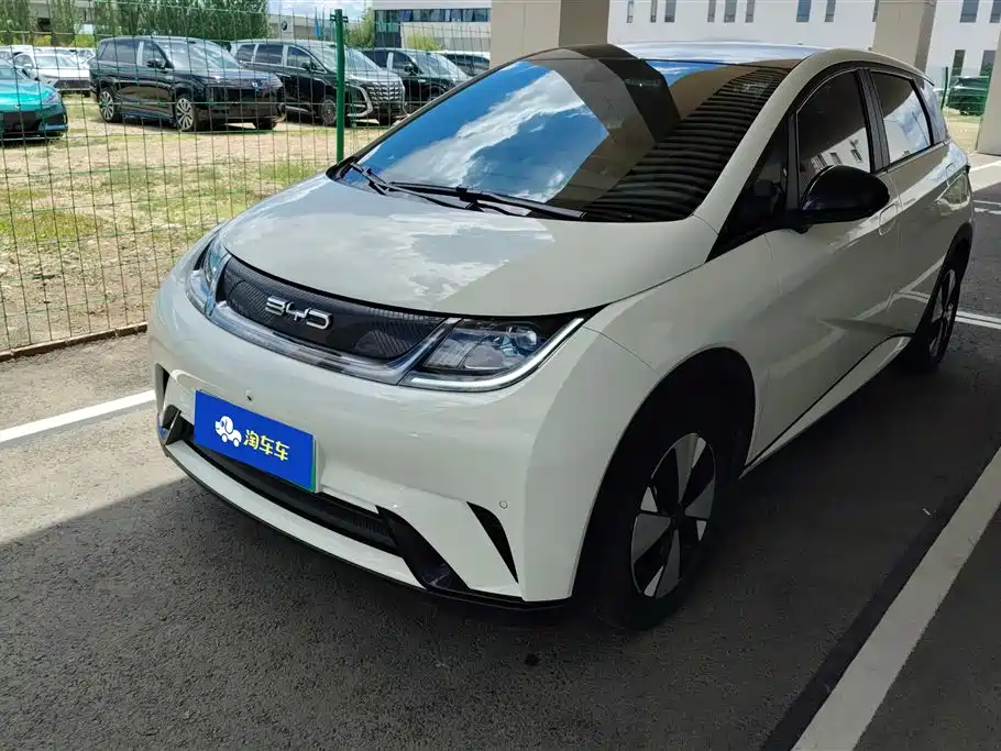 BYD Dolphin 2023