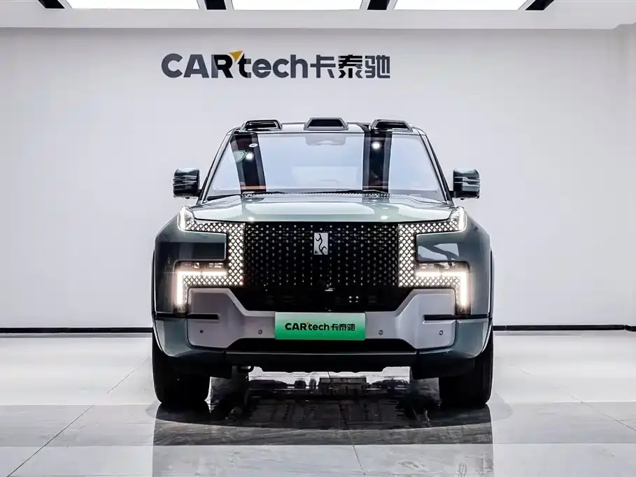 Looking up at U8 2023 Deluxe Edition