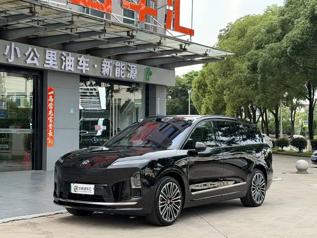 NIO ES8 2025