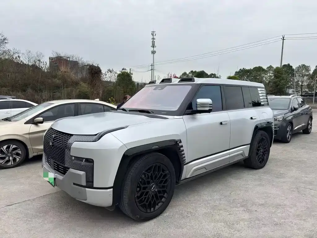 Looking up at U8 2023 Deluxe Edition