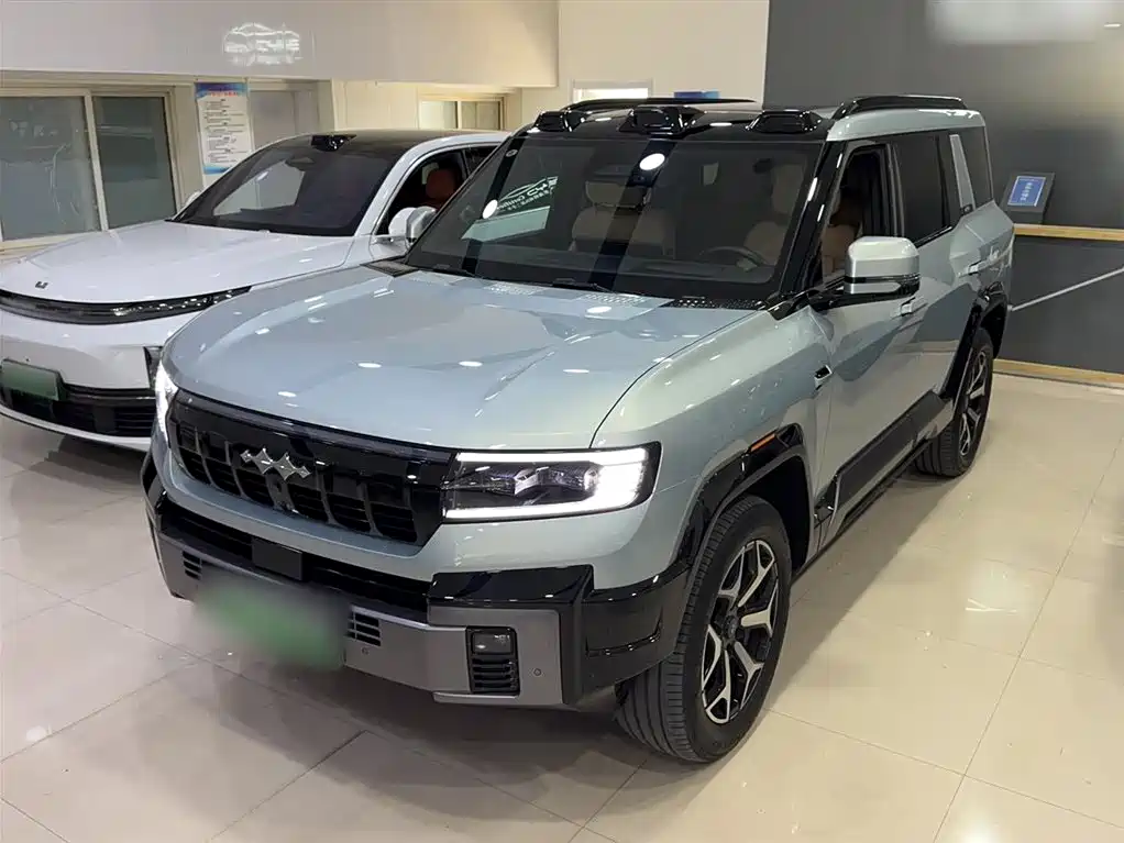 Fang Cheng Bao Leopard 8 2025