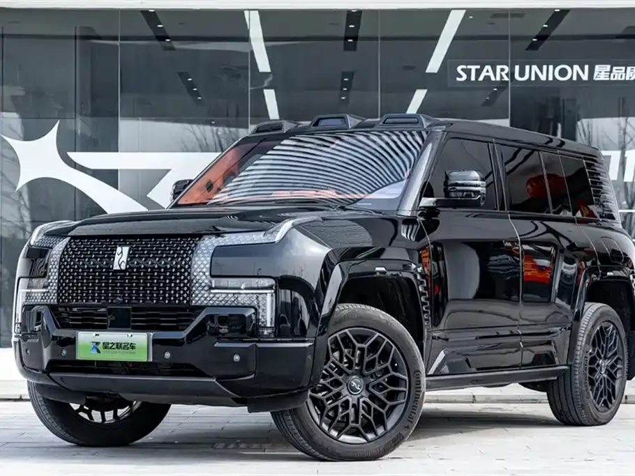 Looking up at U8 2023 Deluxe Edition