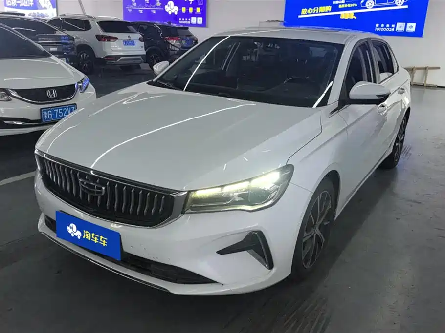 Geely Emgrand 2022