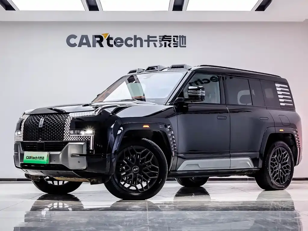 Looking up at U8 2023 Deluxe Edition