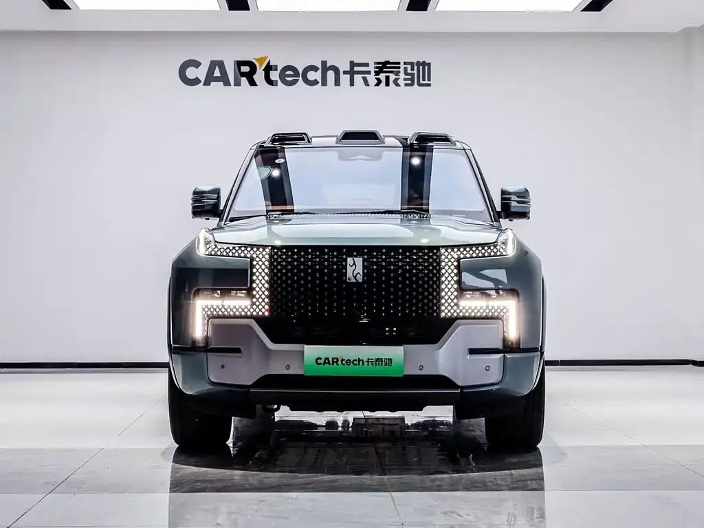 Looking up at U8 2023 Deluxe Edition