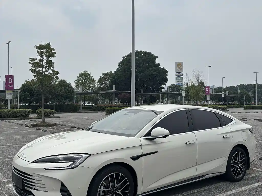 BYD Seal 07 DM-i 2025