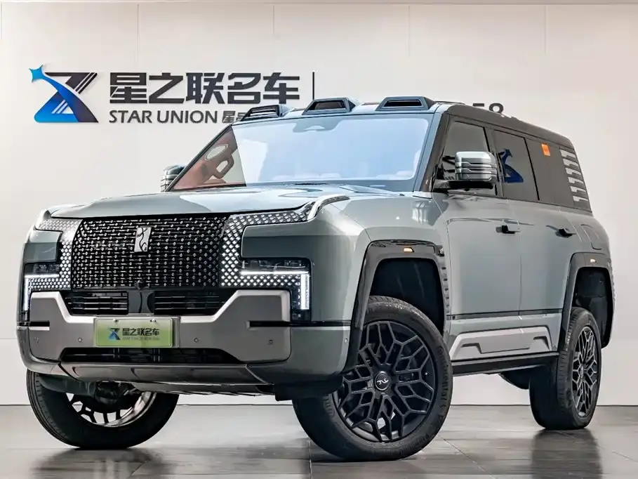 Looking up at U8 2023 Deluxe Edition