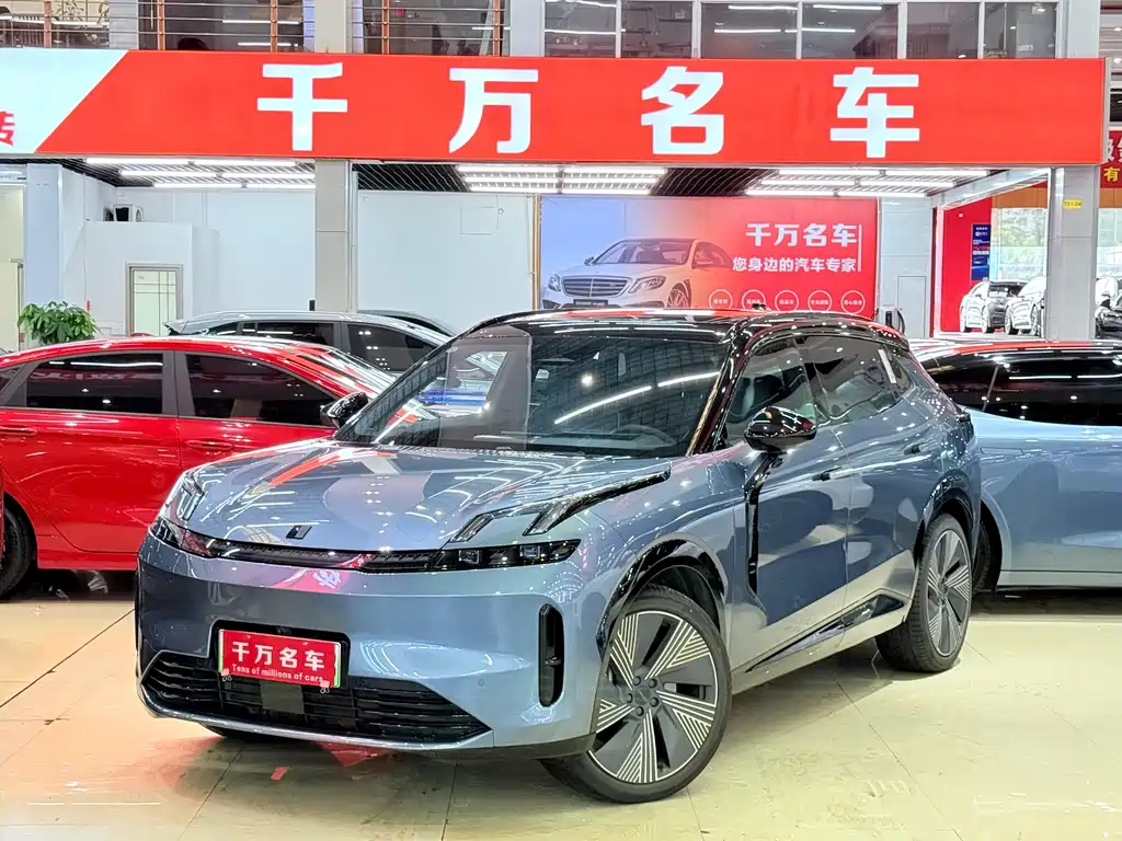 Lynk & Co 08 EM-P 2025