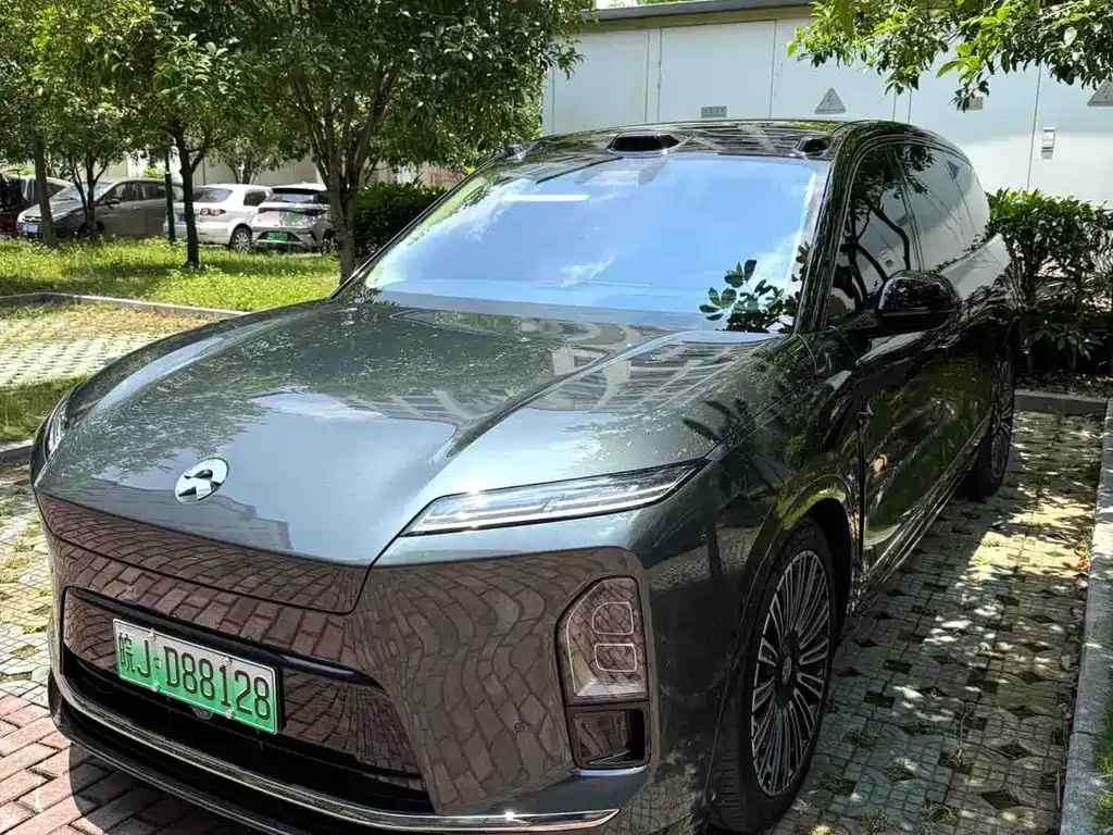 NIO ES8 2025