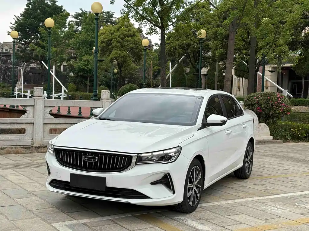 Geely Emgrand 2021