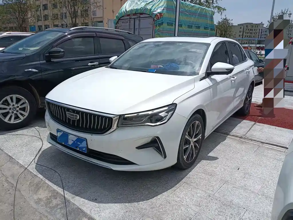 Geely Emgrand 2022