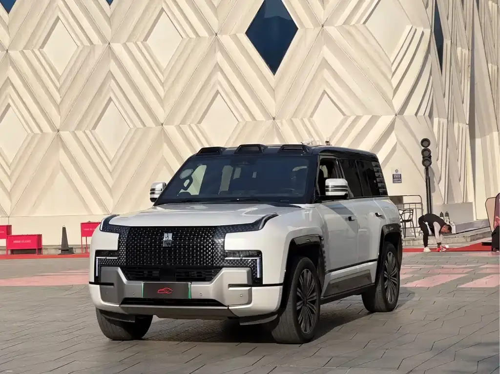 Looking up at U8 2023 Deluxe Edition