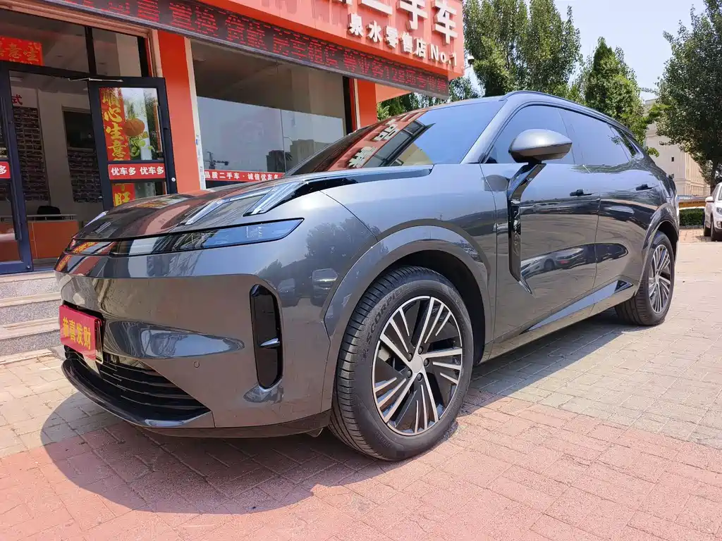 Lynk & Co 08 EM-P 2023