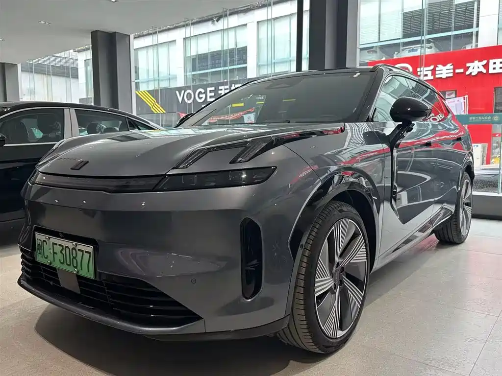 Lynk & Co 08 EM-P 2025
