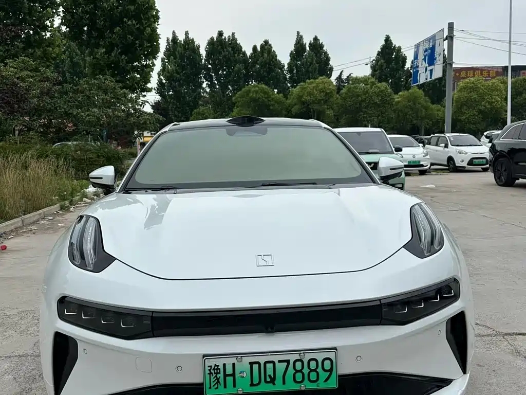 Zeekr 001 2024