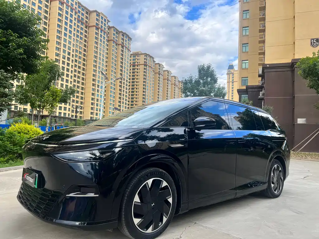 XPENG X9 2024