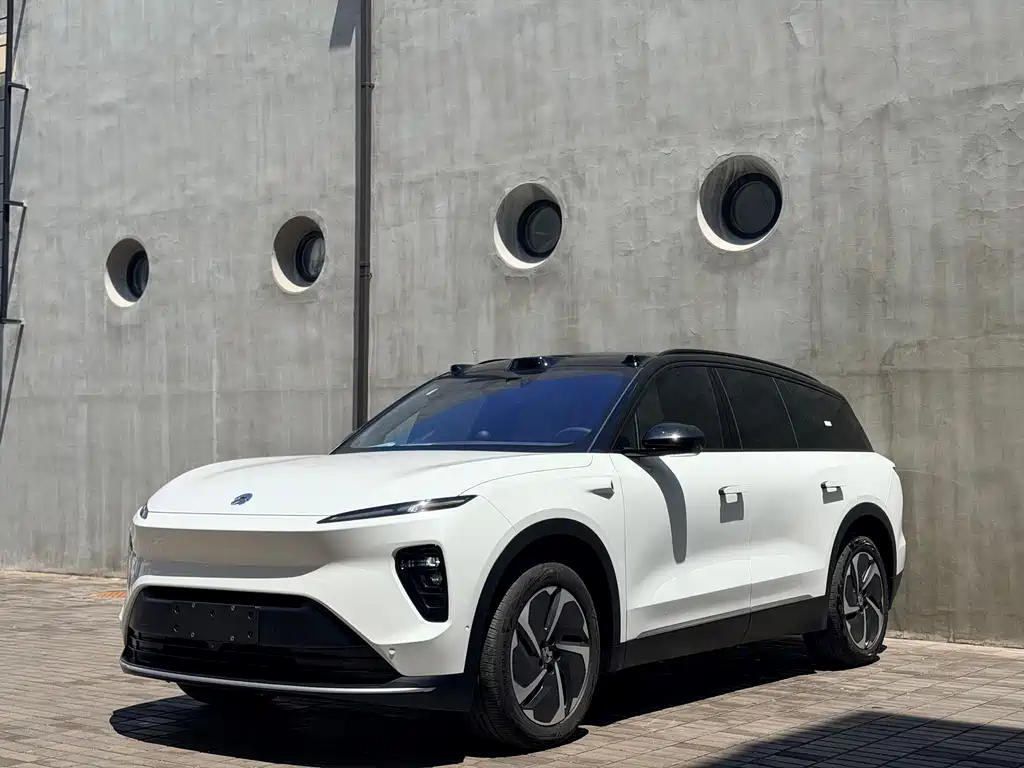 NIO ES8 2025
