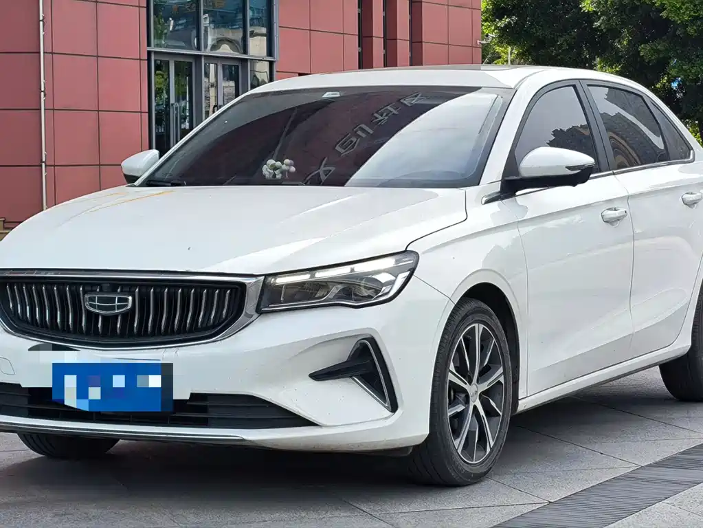 Geely Emgrand 2022