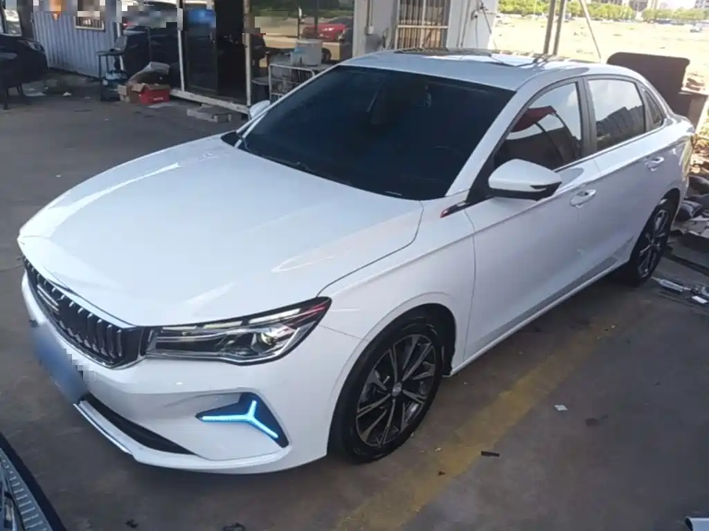 Geely Emgrand 2024