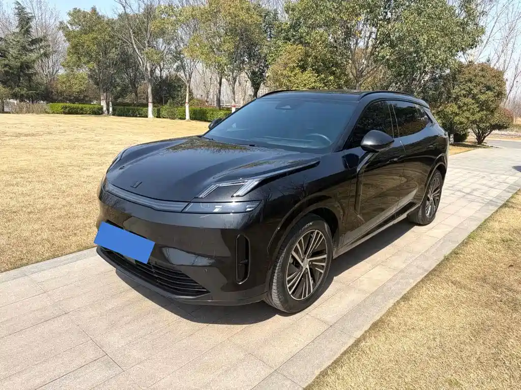 Lynk & Co 08 EM-P 2024