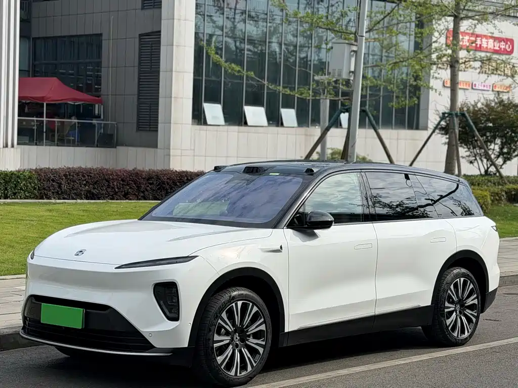 NIO ES8 2025