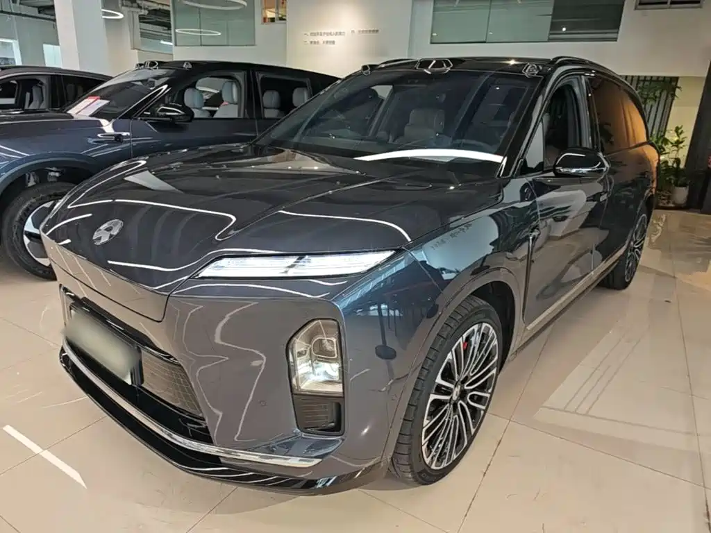 NIO ES8 2025