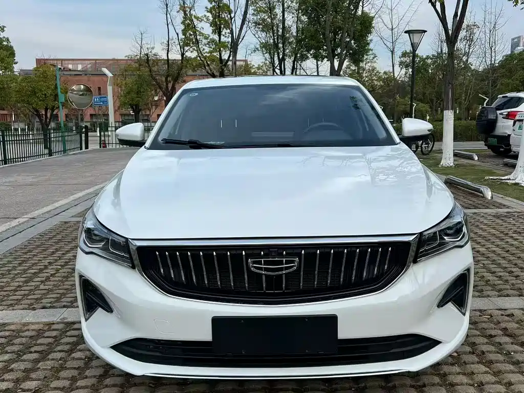 Geely Emgrand 2022