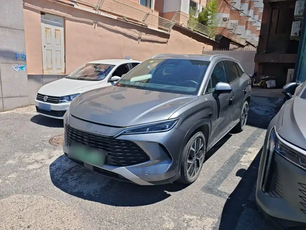 BYD L DM-i 2025