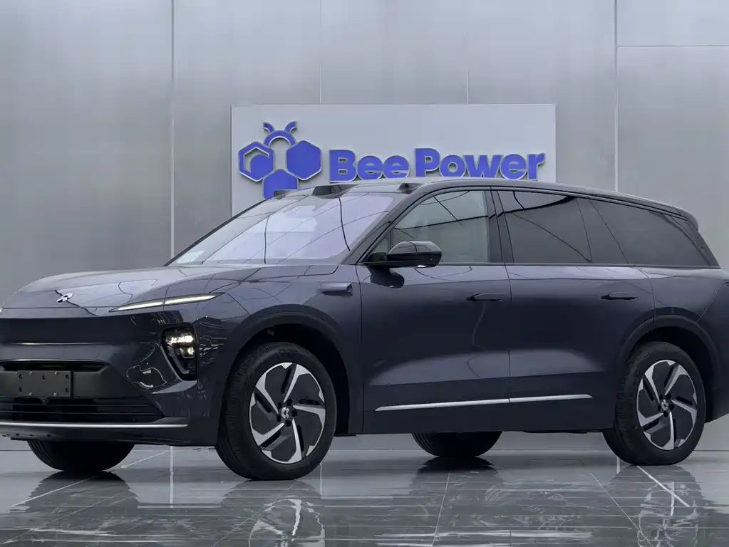 NIO ES8 2025