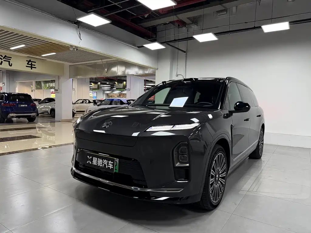 NIO ES8 2025