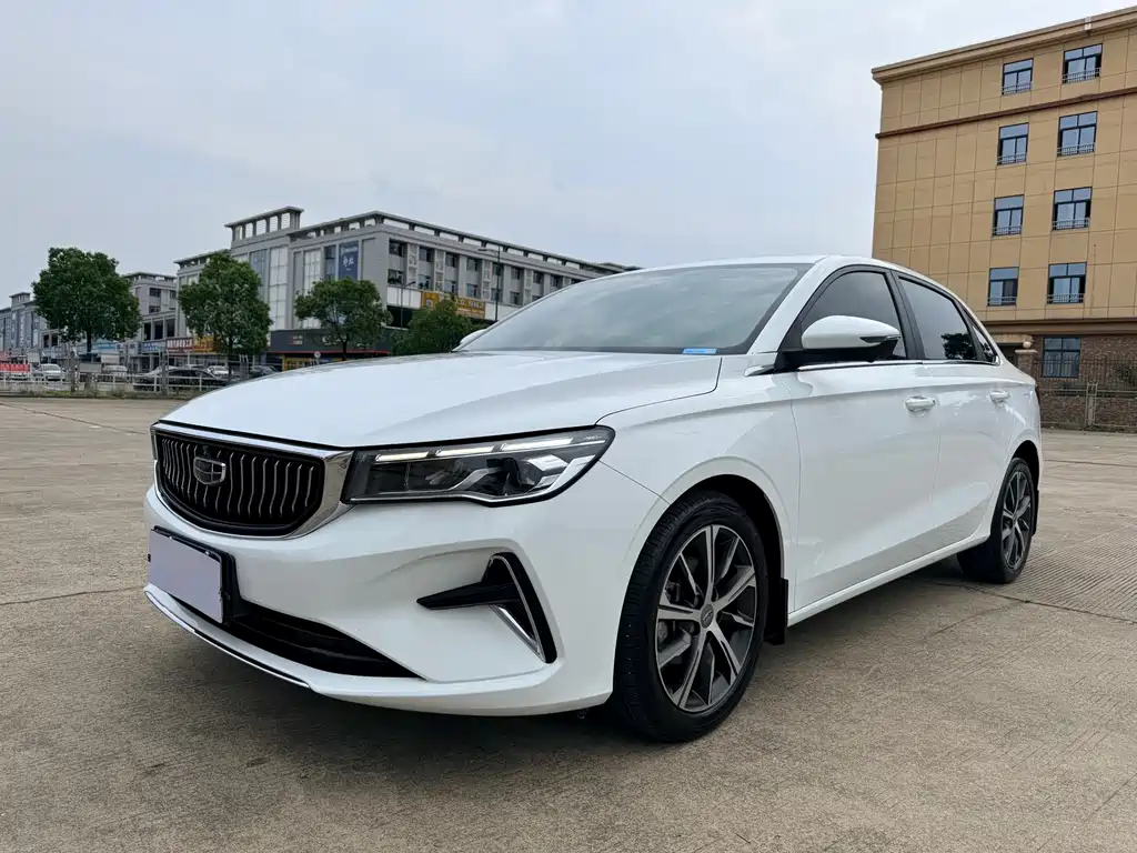 Geely Emgrand 2022