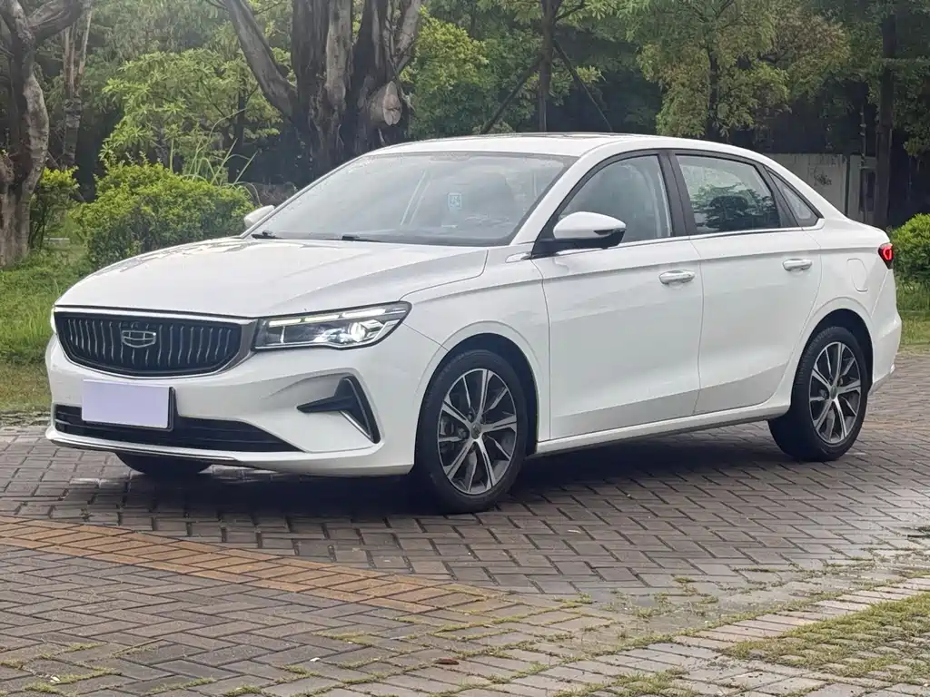 Geely Emgrand 2022