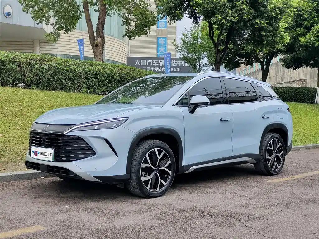 BYD L DM-i 2025