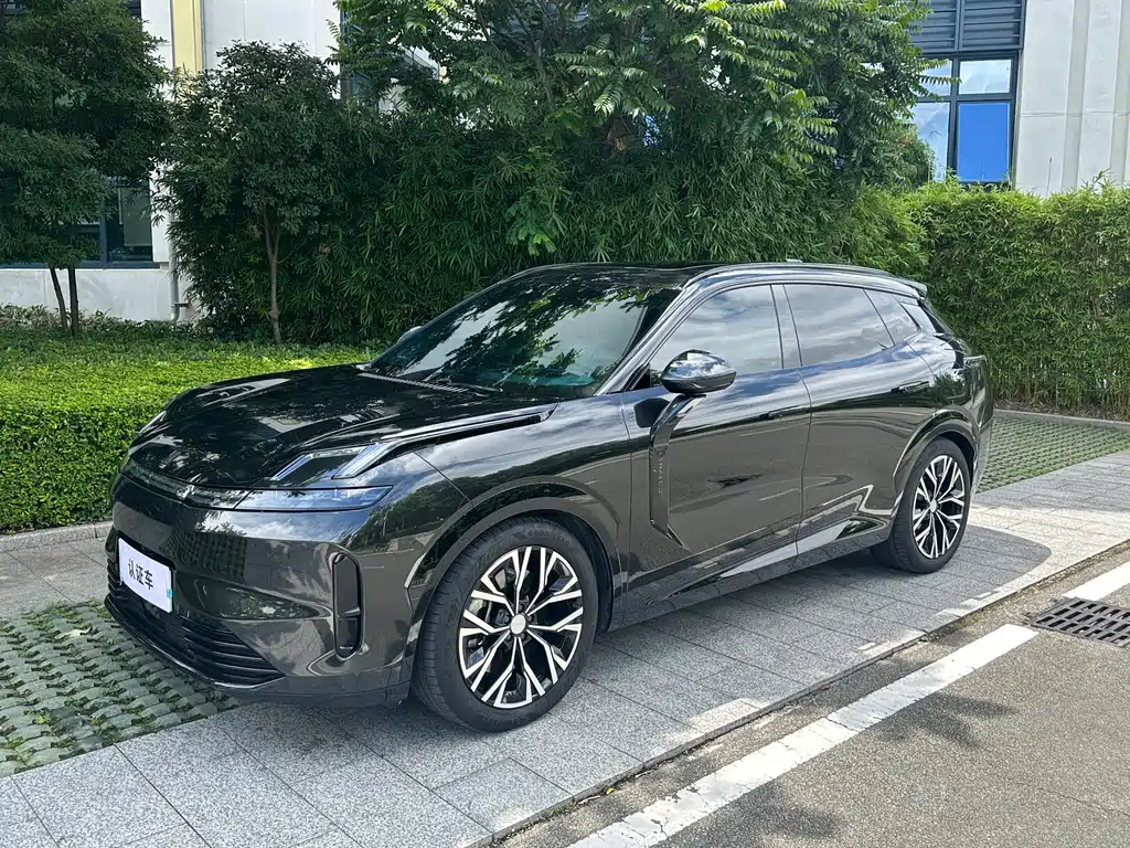 Lynk & Co 08 EM-P 2025