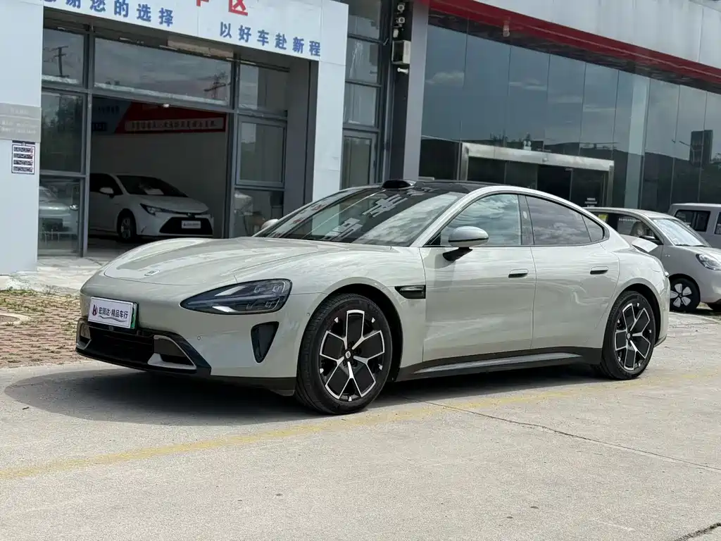 Xiaomi SU7 2024