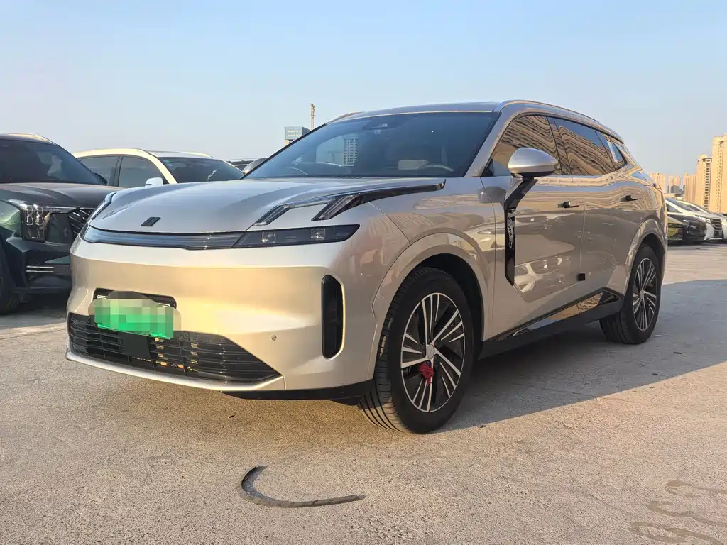 Lynk & Co 08 EM-P 2025