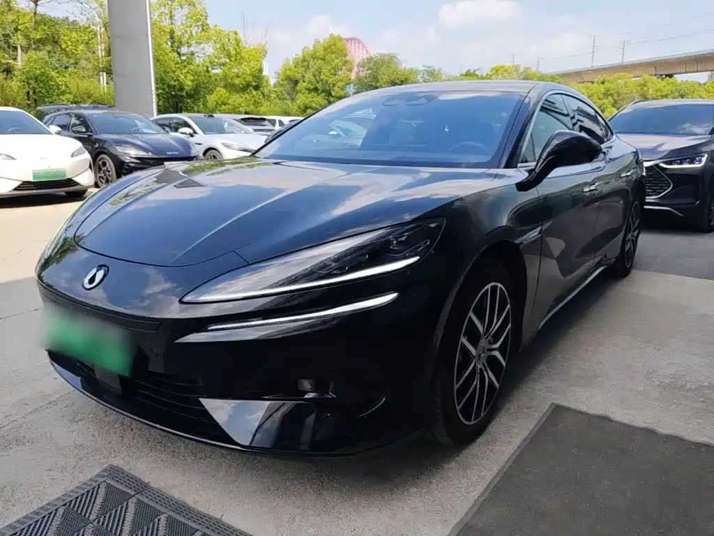 Denza Denza Z9 2025