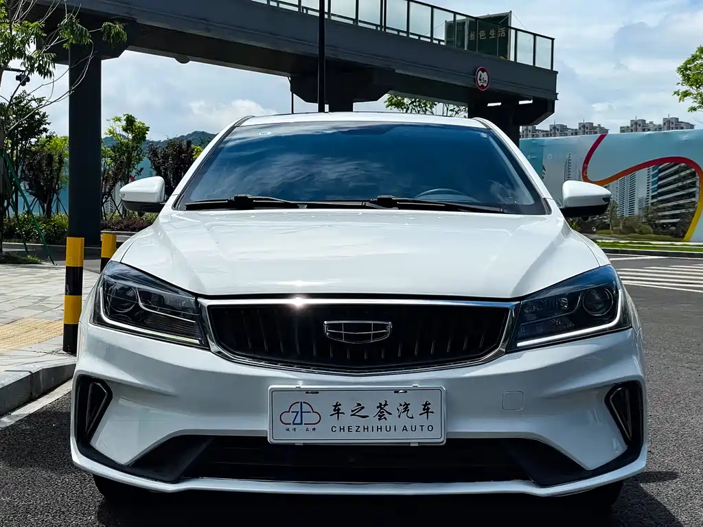 Geely Emgrand 2022