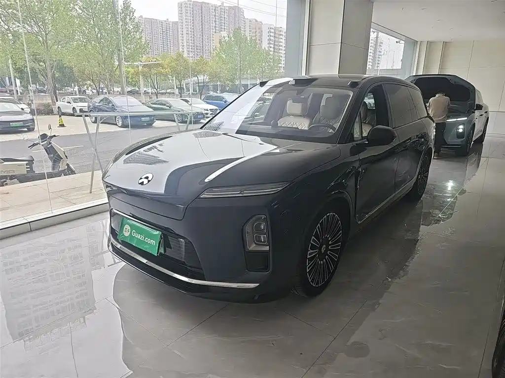 NIO ES8 2025