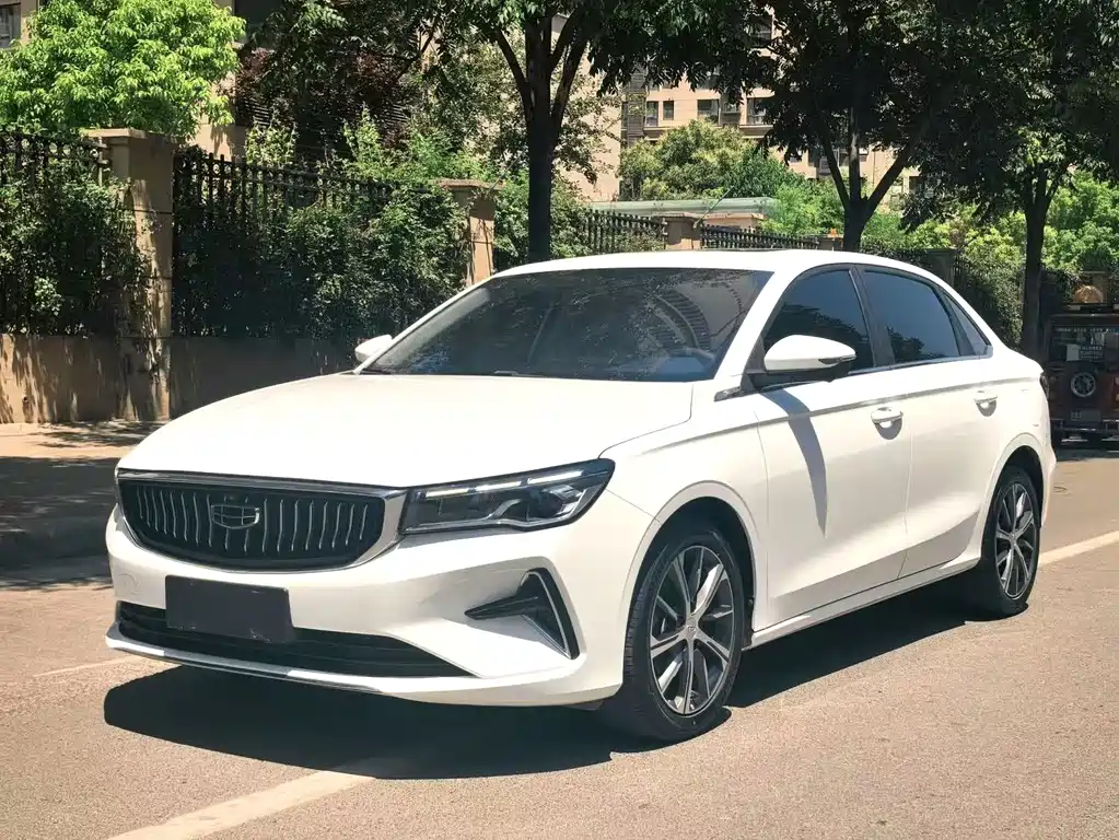 Geely Emgrand 2022