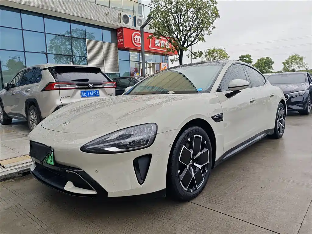 Xiaomi SU7 2024