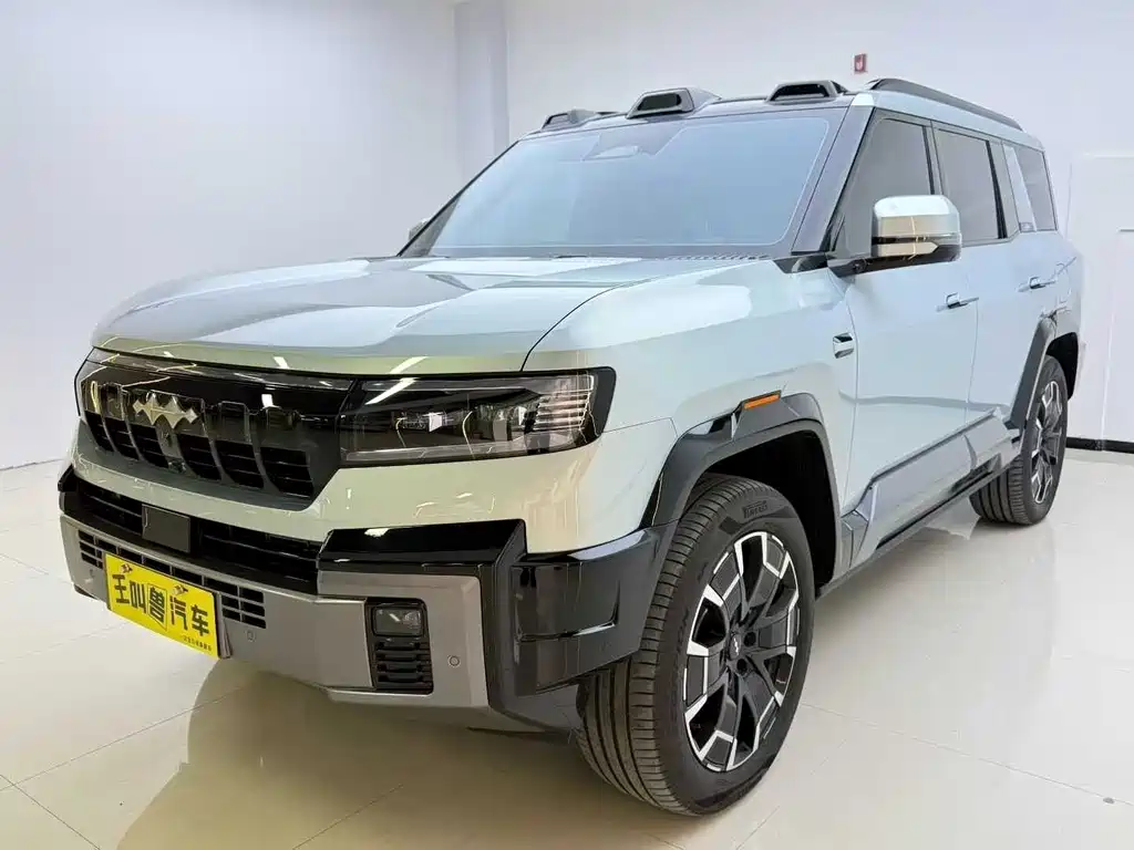 Fang Cheng Bao Leopard 8 2025