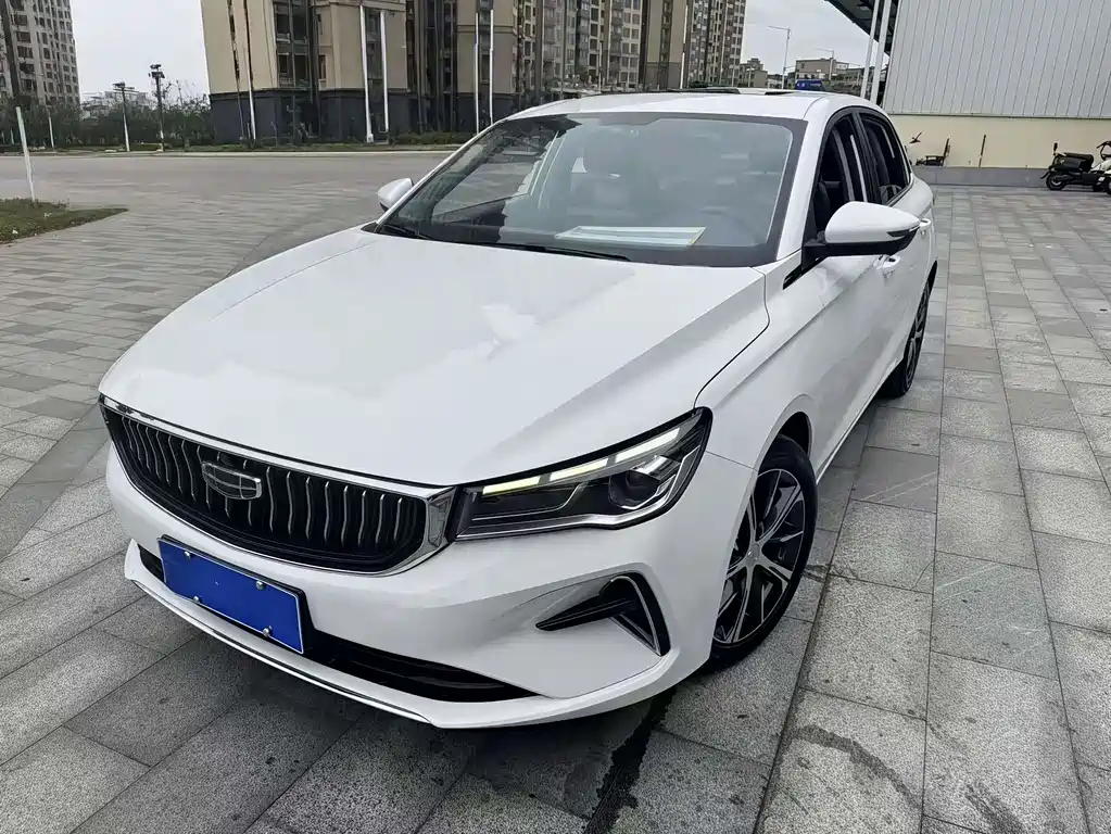 Geely Emgrand 2022