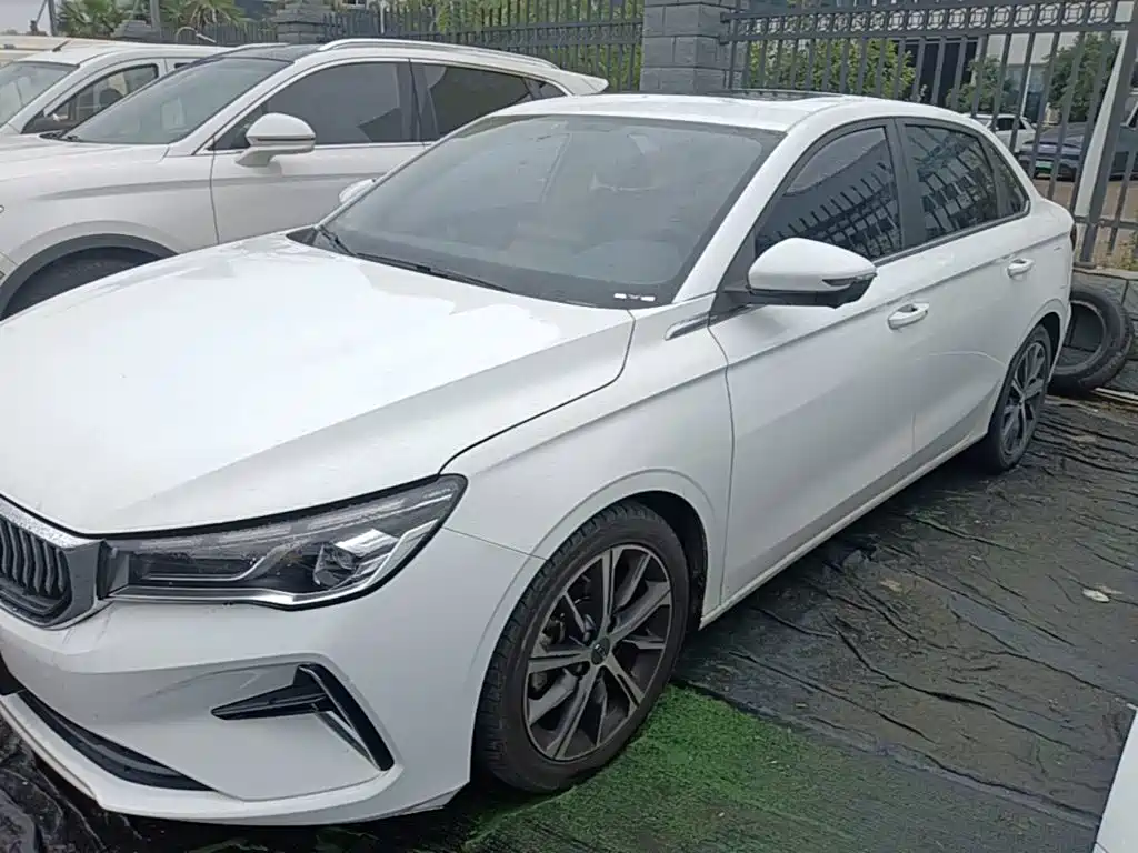 Geely Emgrand 2022