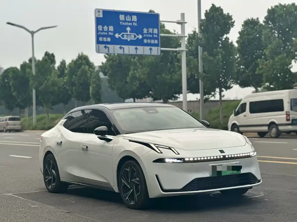 Lynk & Co 07 EM-P 2024