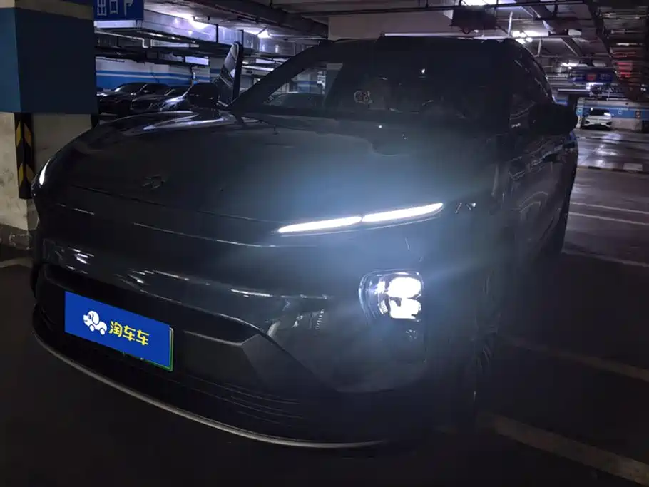 NIO ES8 2023